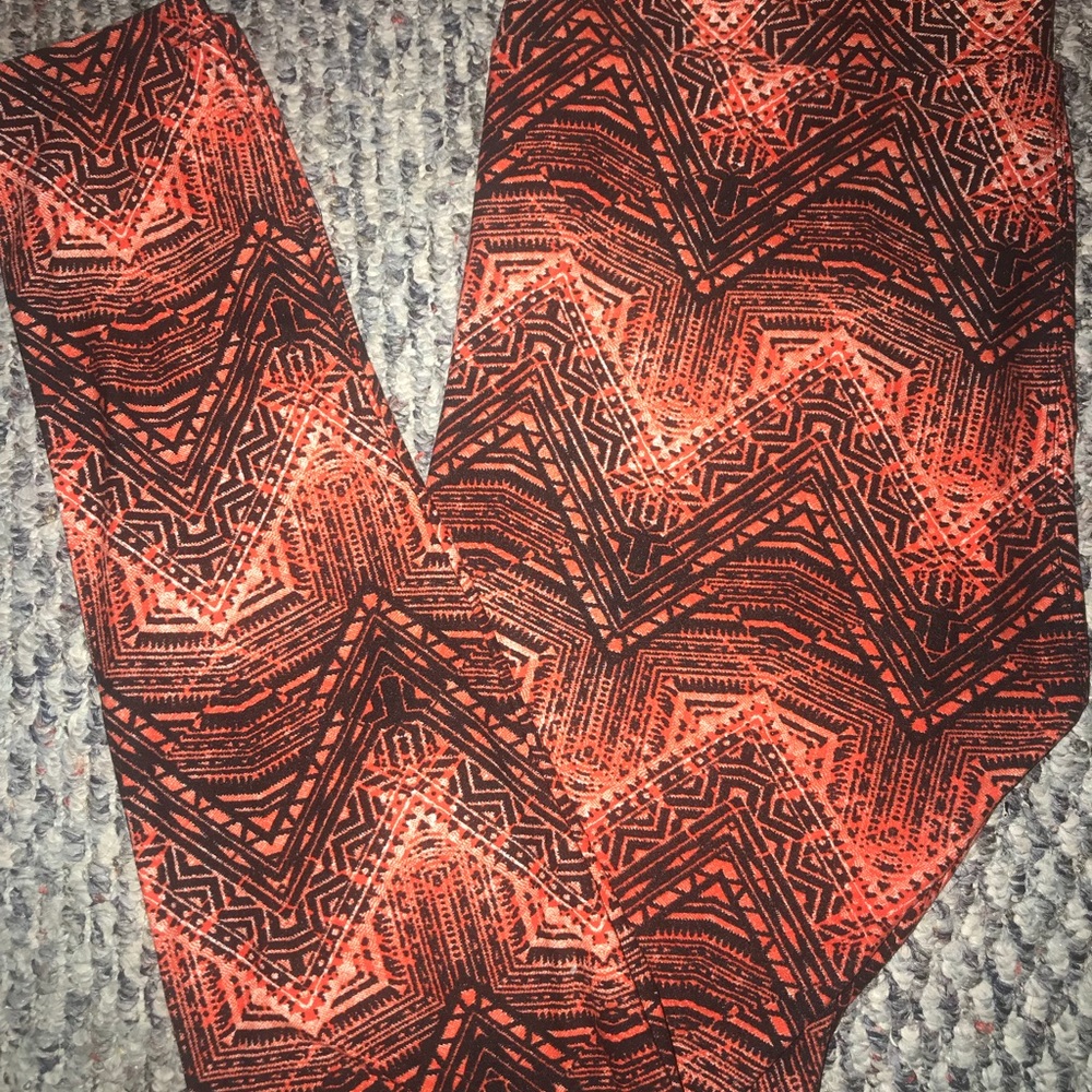LuLaRoe TC tall and curvy leggings